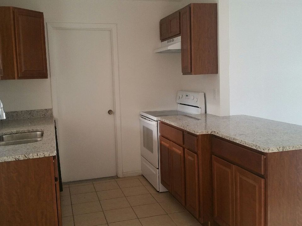2nd image of 623 Tooley Rd SW
