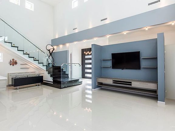 3rd image of 2611 Redstone Dr