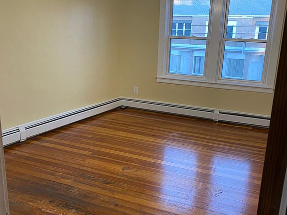 5th image of 1033 Narragansett Blvd Floor 2