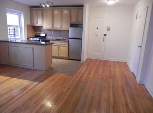 60 Knightsbridge Rd, Great Neck, NY 11021