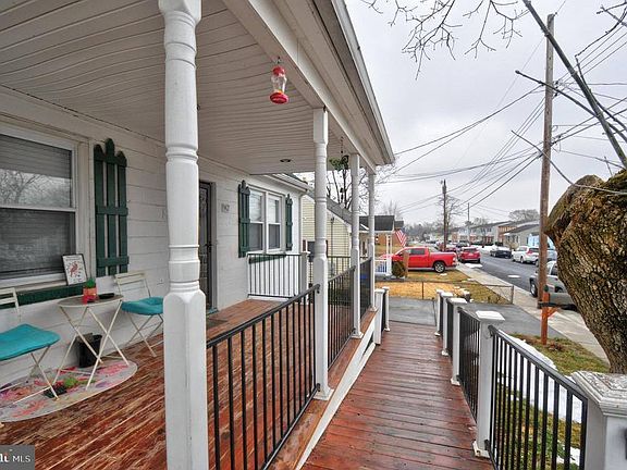 4th image of 942 Franklin St