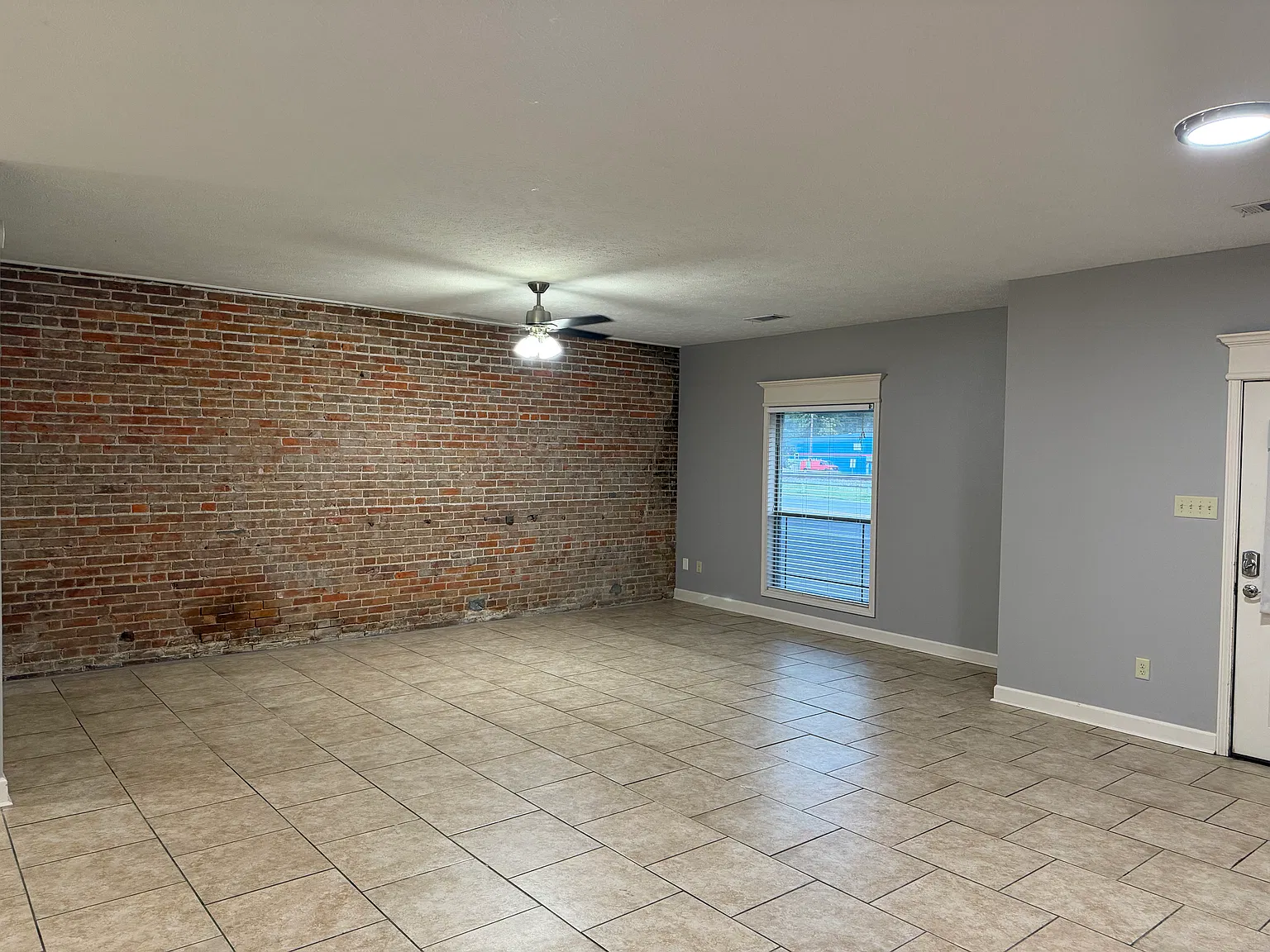118 W Center St — Photo 2