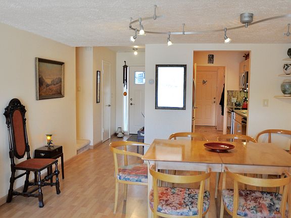 5th image of 676 Peninsula Ct