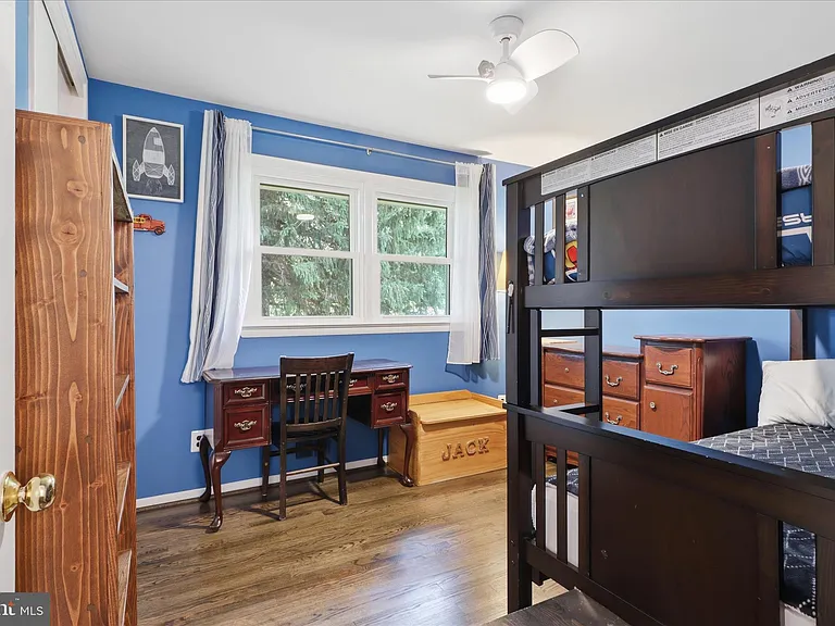 10703 Almond St — Photo 15