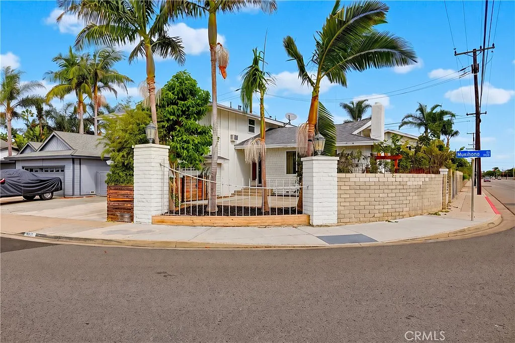 4 bed, 2.5 bath, 1860 sqft, $6,299 — Photo 4