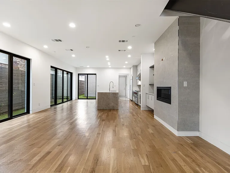 3526 Asbury St — Photo 8