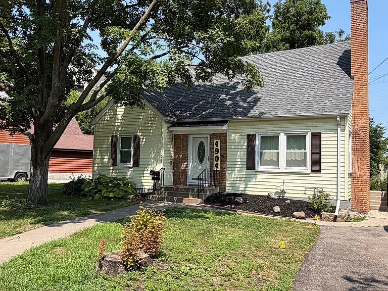 4904 53rd St E — Photo 1