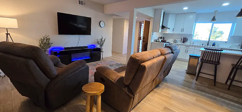 All-Inclusive Private Room in Bonanza Village - Stress Free Living - Gig-Speed Wi-Fi — Photo 2