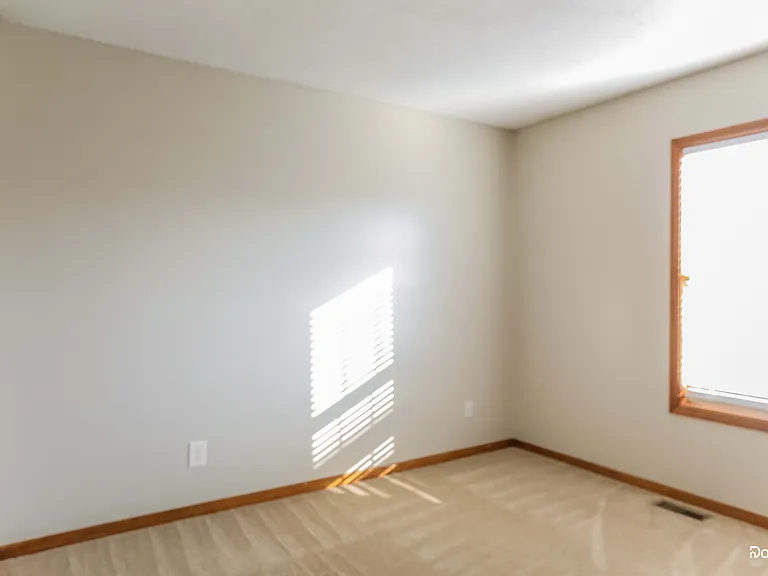 16402 Speaker Ave — Photo 8