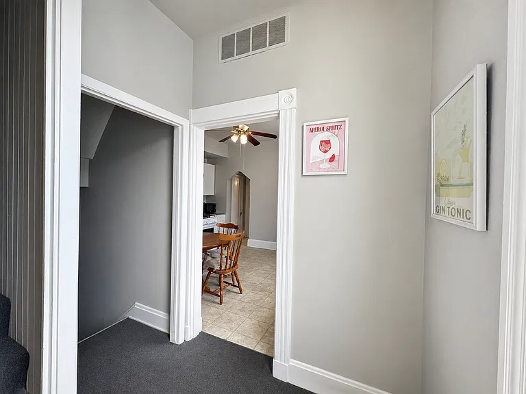 2322 Stratford Apts — Photo 16