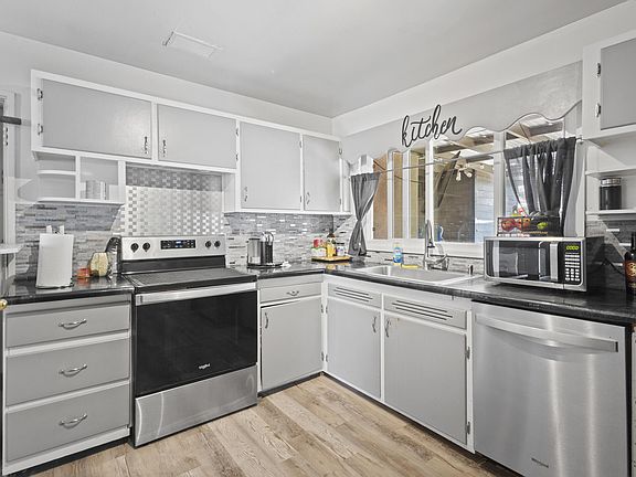 4th image of 8012 Hannett Ave NE