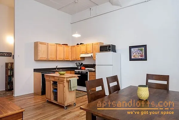 Rented by aptsandlofts.com | media 11