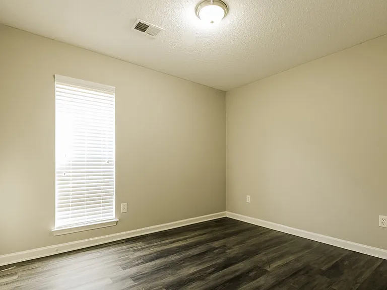799 Grant Dr — Photo 13