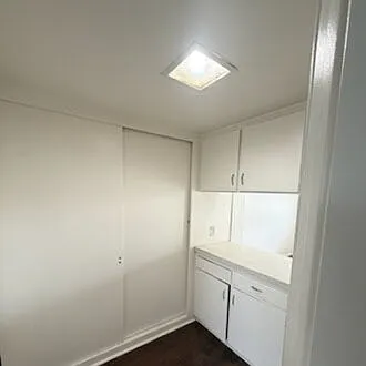 423 W 21st St #10 — Photo 4