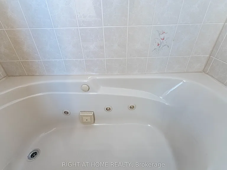 165 Main St E #7 — Photo 8