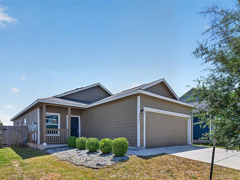 2521 Forgtemenot Ln — Photo 2