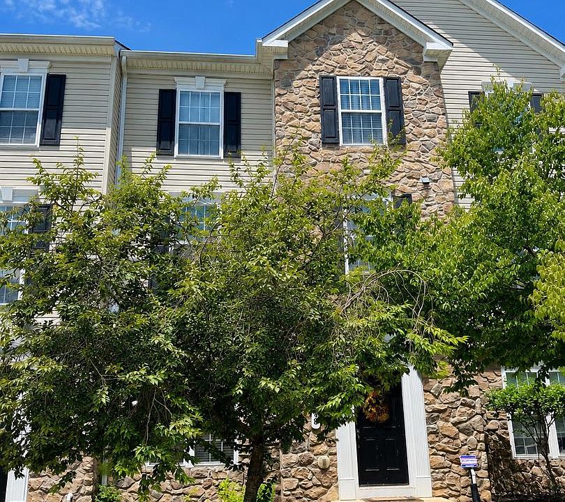 1st image of 1748 Theale Way