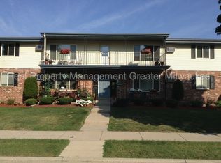 1118 Fleetfoot Dr APT 8, Waukesha, WI 53186