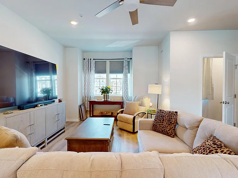 178 Bell Ct — Photo 15