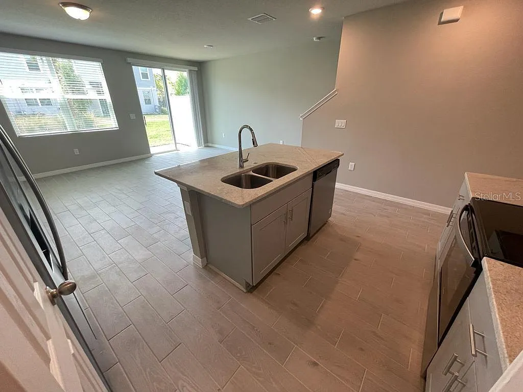 3 bed, 2.5 bath, 1485 sqft, $1,950 — Photo 4