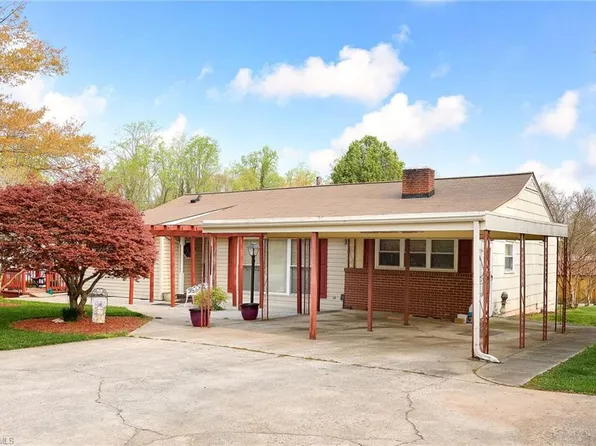 1863 Old Hollow Rd, Walkertown, NC 27051