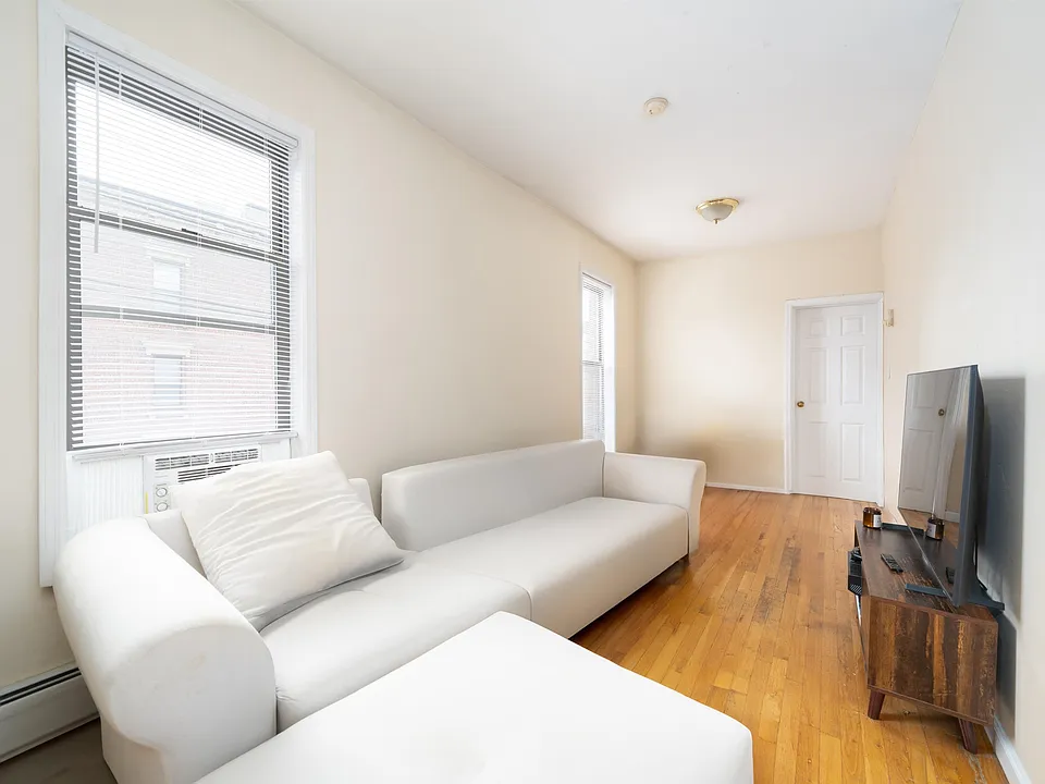 201 Madison St #3S