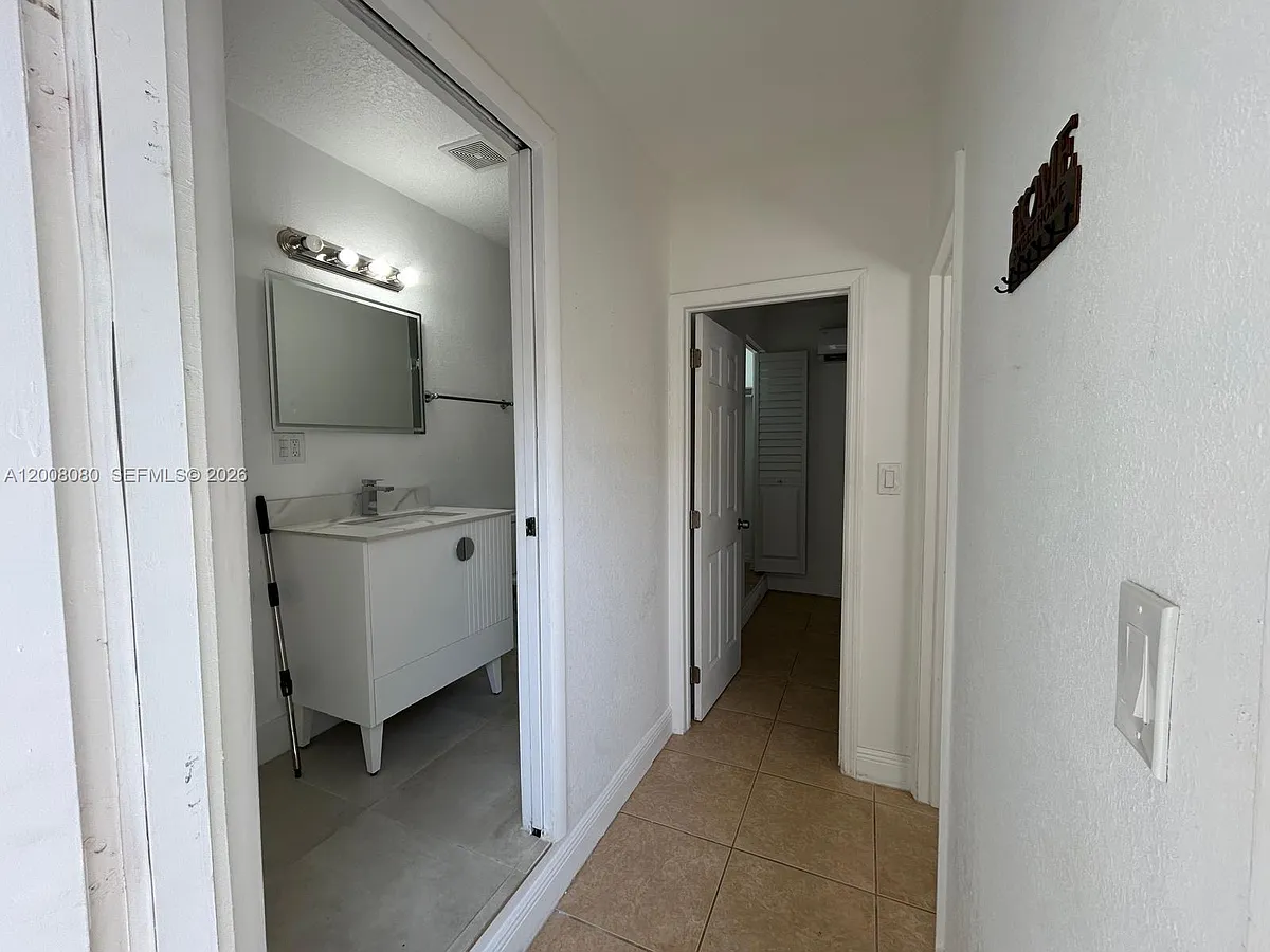 Building Photo - 14731 SW 170th Ter #1