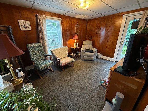 5th image of 144 Washington Street