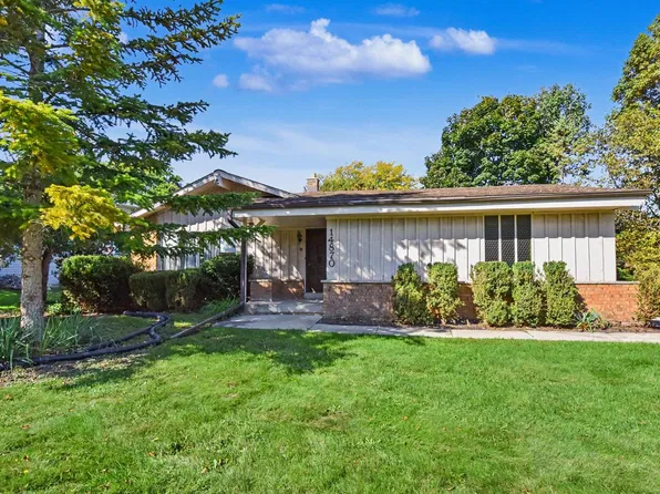 14870 W Kingsway DRIVE, New Berlin, WI 53151