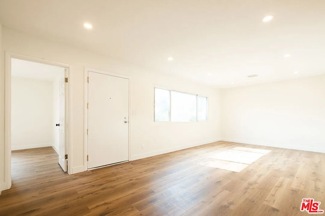 4 bed, 1100 sqft, $3,595 — Photo 2