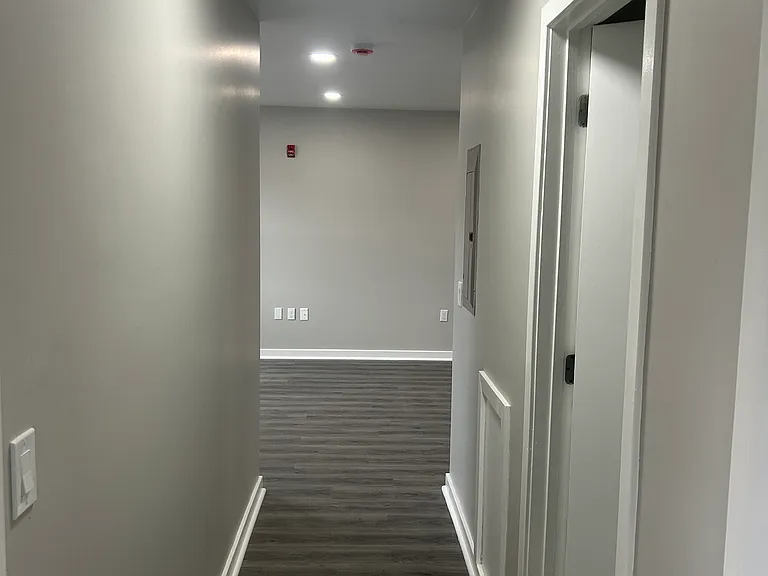 Austin Manor Apartments — Photo 34