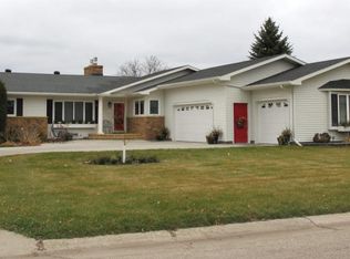 6310 Lake Dr, Grand Forks, ND 58201