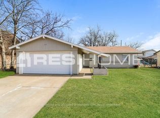 131 SE Gardens Blvd, Burleson, TX 76028
