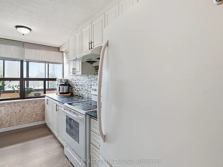 18 Knightsbridge Rd #304 — Photo 17