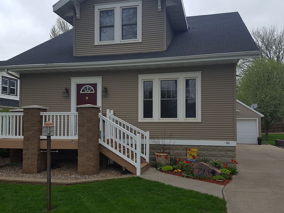 1st image of 715 1st St SE