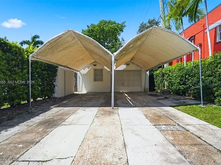 2300 S Miami Ave — Photo 47