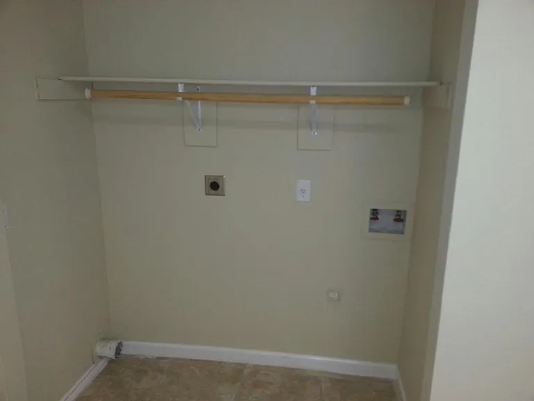 9731 Shive Dr — Photo 6