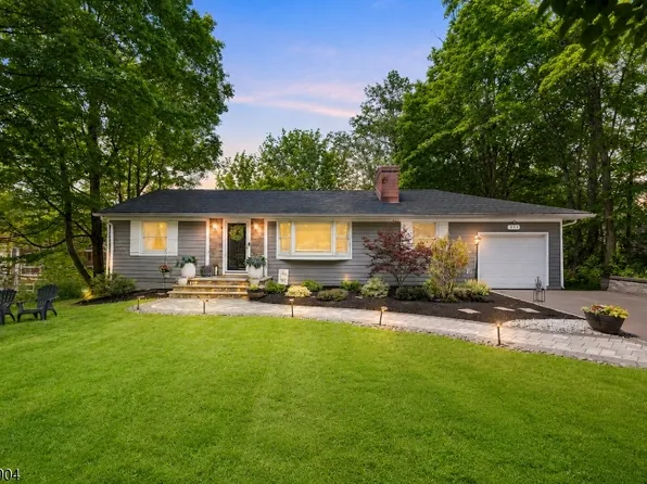 231 Stirling Rd, Watchung Boro, NJ 07069