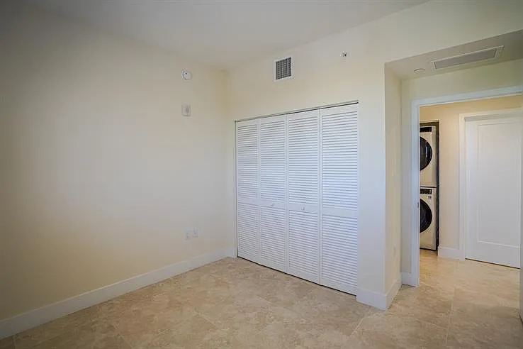 1091 Galiano St #502 — Photo 17