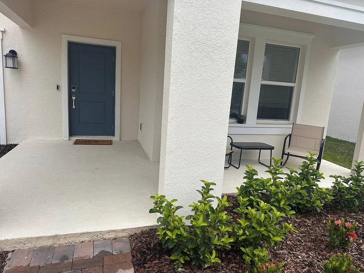 4 bed, 2.5 bath, 2469 sqft, $3,350 — Photo 2