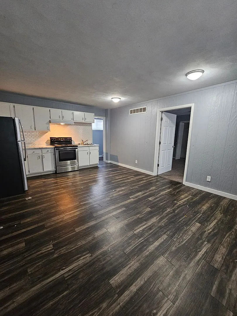 313 E Locust Street — Photo 2