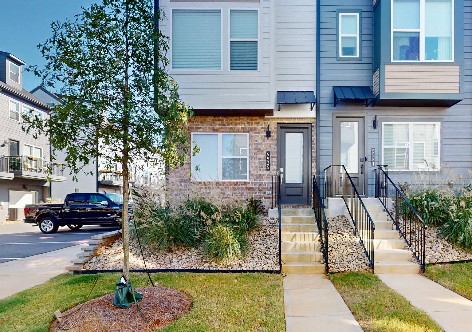 5525 Swaling Street — Photo 2