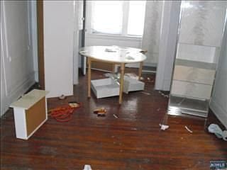 3rd image of 94 Lindsley Ave