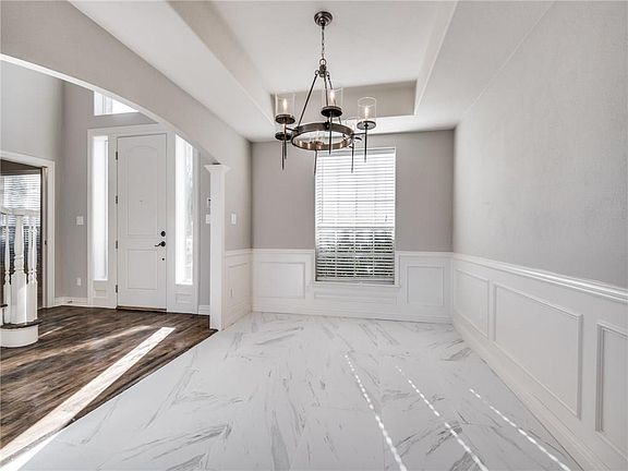5th image of 2221 Creekside Cir N
