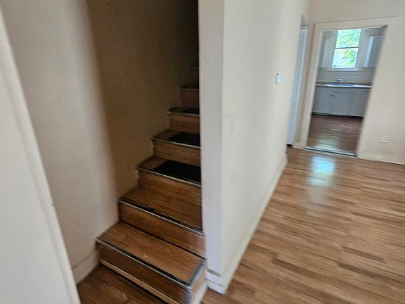 4th image of 1125 S Harlan Ave