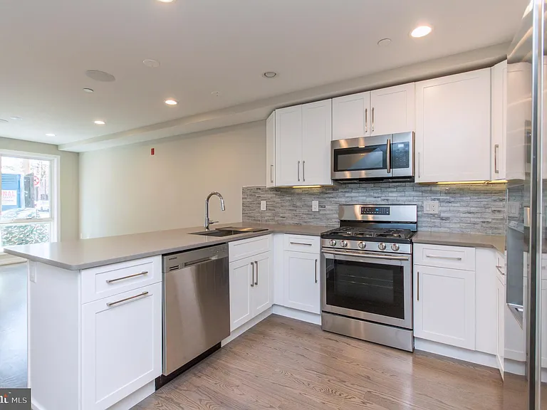 1703 Bainbridge St #2 — Photo 1