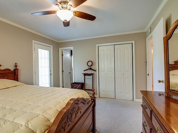 3rd image of 117 Hunters Ln