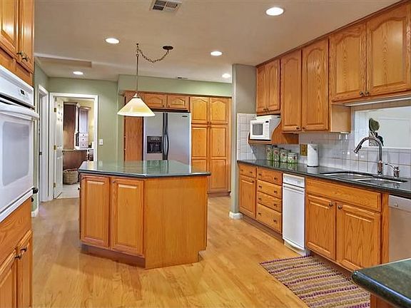 3rd image of 5541 Hollow Ln