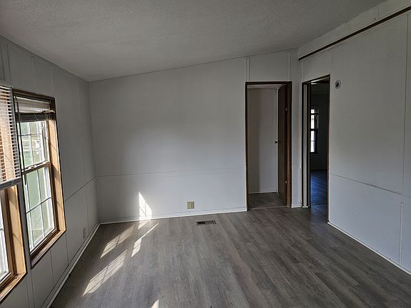 4th image of 34 Sunny Ln
