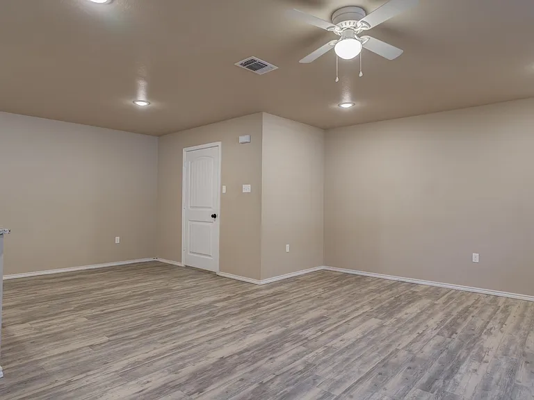 1009 Preston Trl — Photo 11